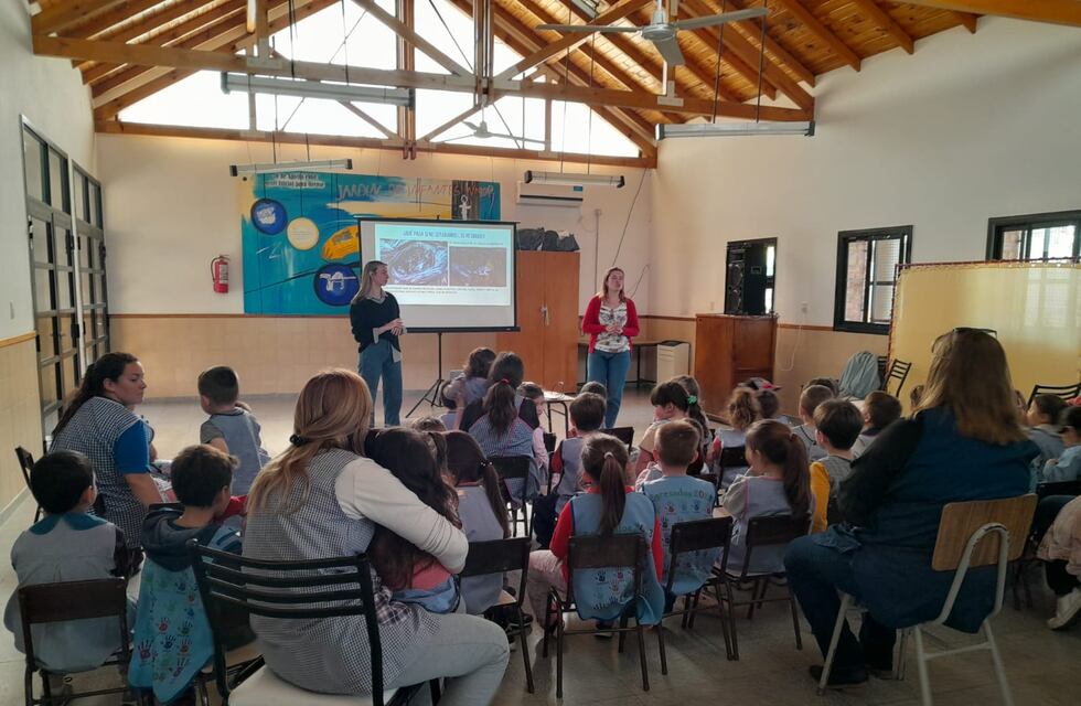 Charla de Gestión Ambiental en escuelas de Orense y Bellocq