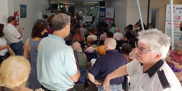 En la farmacia del gremio se registraron demoras importantes tras el aumento de contagios.