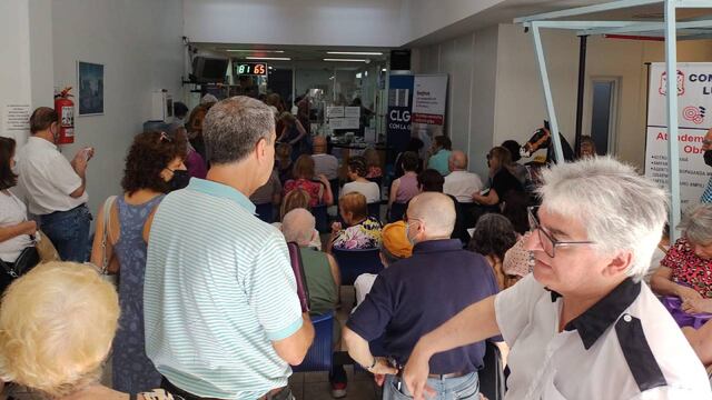 En la farmacia del gremio se registraron demoras importantes tras el aumento de contagios.
