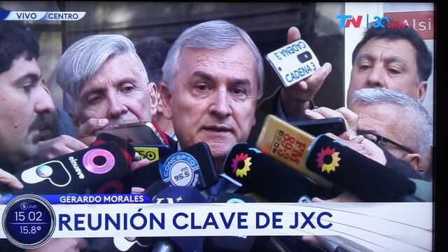 El presidente de la UCR nacional, Gerardo Morales, dialogó con los medios previo a ingresar a la sede partidaria central.