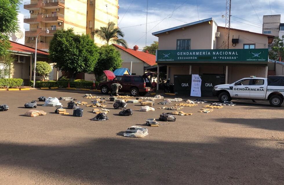Posadas: Gendarmería secuestró una camioneta abandonada con 600 kilos de marihuana