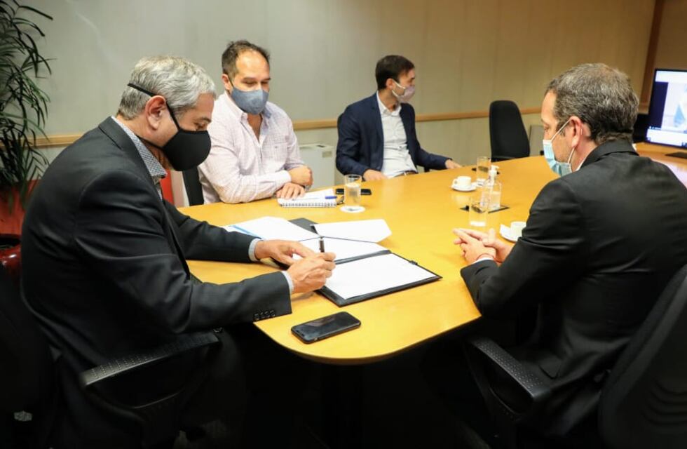 La gobernadora Alicia Kirchner adhirió al Programa Federal Casa Propia y Fondo Solidario de la Vivienda