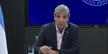 La conferencia de prensa de Luis Caputo tras la Ley Bases. (Captura)