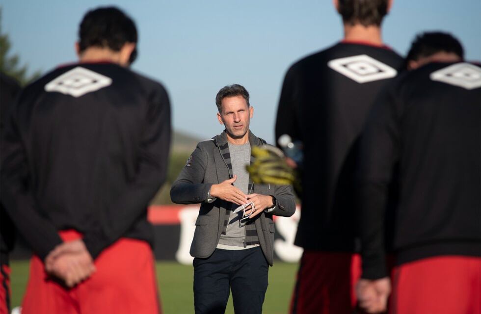 Lucas Bernardi renunció como manager de Newell’s con fuertes críticas a Ignacio Astore