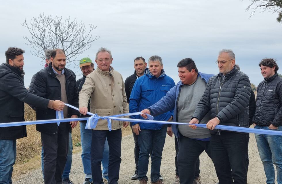 Se inauguraron mejoras en los caminos rurales del departamento Castellanos