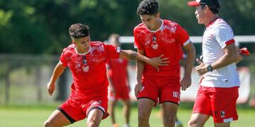 Lucas Bovaglio sigue de cerca al equipo de Instituto que asoma como titular. Para el clásico con Racing y para la Primera Nacional (Prensa Instituto).