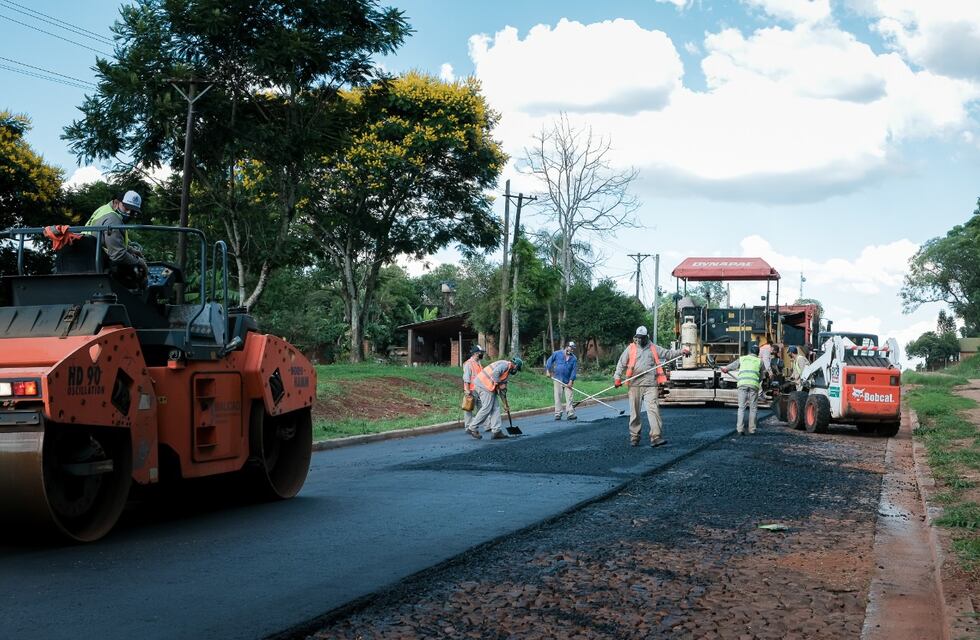 San Pedro: trabajan en el asfaltado de la Av. Nicanor del municipio