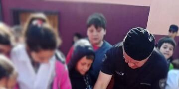 La Policía de Misiones impulsa campaña educativa sobre la tenencia responsable de mascotas en Oberá.