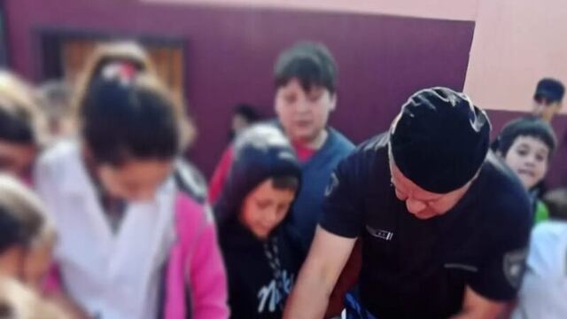 La Policía de Misiones impulsa campaña educativa sobre la tenencia responsable de mascotas en Oberá.