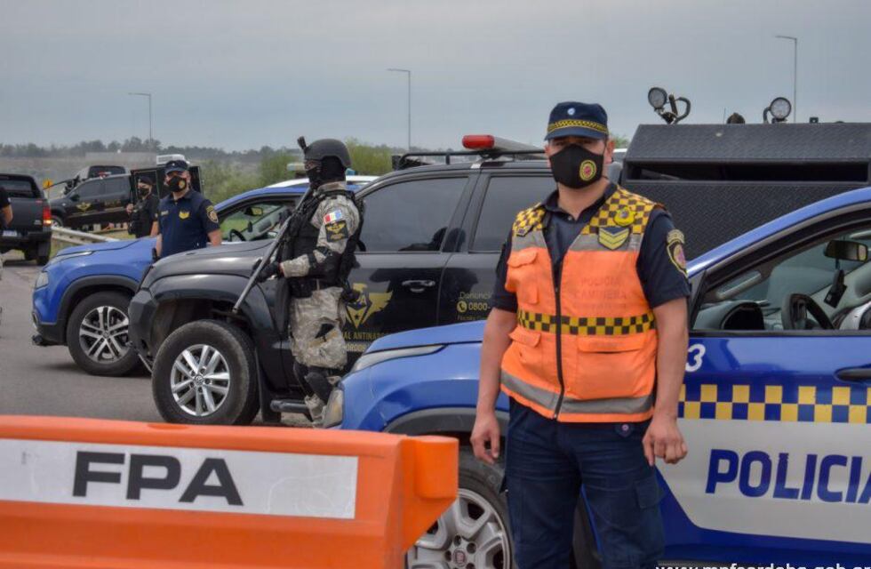 Control vehicular en la Circunvalación: les encontraron cocaína y marihuana
