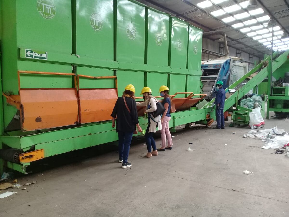Integrantes del grupo CREA de Tres Arroyos visitaron la Planta de Separación de Residuos.