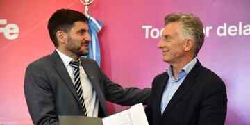 El ex presidente y el actual gobernador de Santa Fe se repartieron elogios.