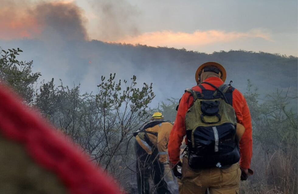 Bomberos voluntarios de La Granja lanzaron una campaña solidaria para poder comprar una camioneta