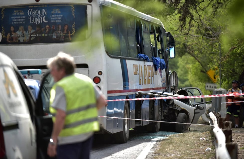 Tragedia luego de un choque frontal en La Calera: cuatro víctimas fatales y siete heridos