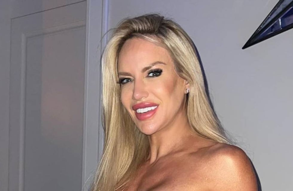 Luciana Salazar posó desnuda desde su casa y presumió sus uñas
