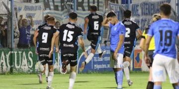 Marcio Gómez festeja el gol con el que Racing se puso 1 a 0 ante Estudiantes de Río Cuarto