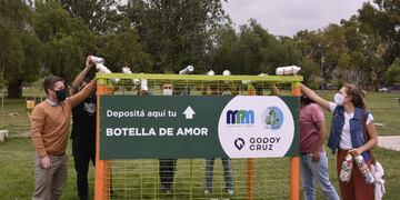 Godoy Cruz cuenta con el Primer Canasto Sustentable de Botellas de Amor.