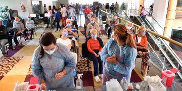 Llegaron más vacunas a Córdoba, pero no son suficientes.