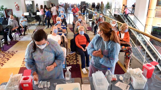 Llegaron más vacunas a Córdoba, pero no son suficientes.