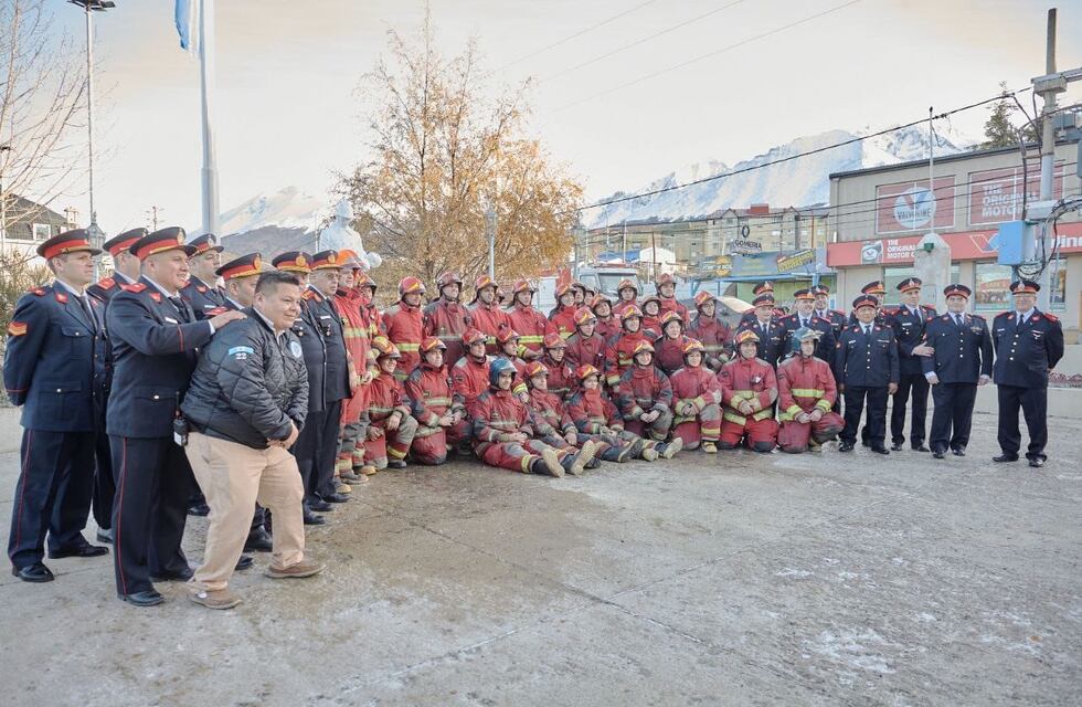 Acto por el Día Nacional del Bombero Voluntario y el 78° aniversario de la creación de la institución