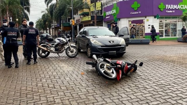 Siniestro vial en pleno microcentro de Posadas dejó a una persona herida.