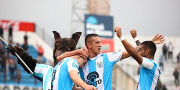 Hubo festejo en el estadio "23 de Agosto" y con los tres puntos obtenidos, resultado del 2 a 0 frente a Deportivo Maipú, Gimnasia de Jujuy se prende en la pelea por el segundo ascenso a la liga mayor.