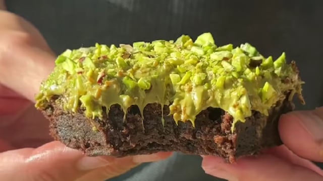 Cómo hacer el brownie estilo Dubai.