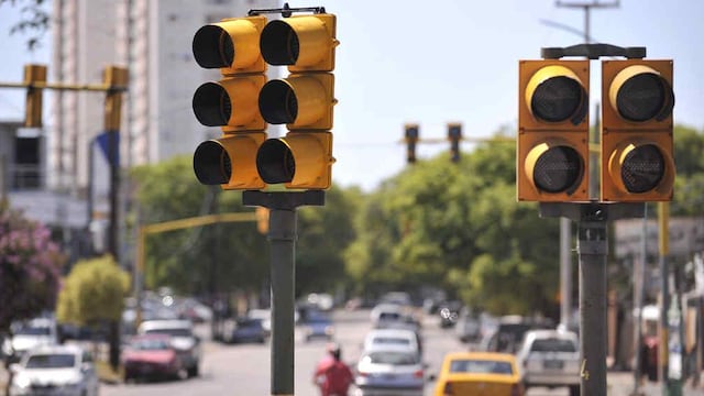 Semáforos sin funcionar por culpa de la delincuencia.