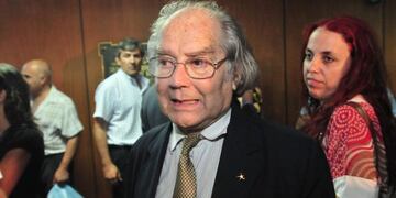 Adolfo Pérez Esquivel fue internado de urgencia en Mar del Plata por una descompensación y está en observación (Archivo).