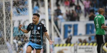 Qué "locura" en Nueva Italia. Racing volvió a ganar y acaricia la salvación (Ramiro Pereyra / La Voz)