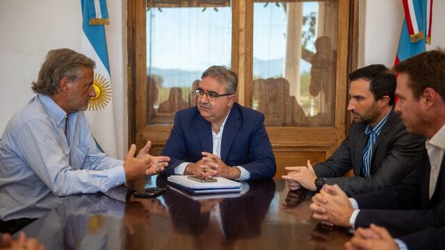 Jalil se reunió con el titular del grupo Derwill, principal productor de medias deportivas del país