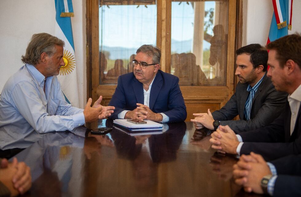 Jalil se reunió con el titular del grupo Derwill, principal productor de medias deportivas del país