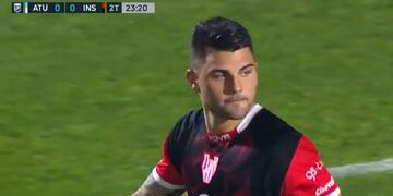La cara de Ignacio Russo lo dice todo. Le atajaron un penal y salió reemplazado. La chance que dejó pasar Instituto... (Captura de TV)