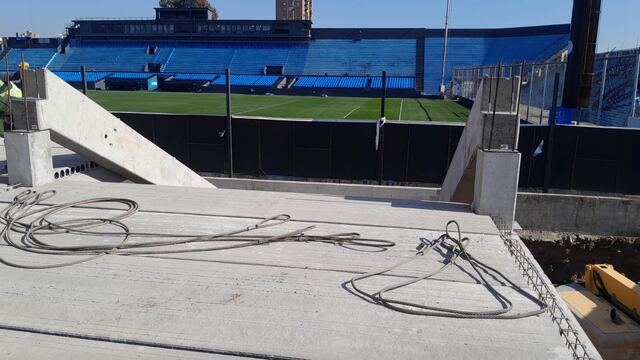 Así avanzan las obras sobre la tribuna Cuellar, en el estadio de Belgrano (Foto: Captura Twitter @matiassans).