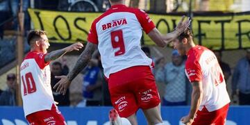 Graciani, de penal, volvió al gol en Instituto (Foto: Prensa IACC).