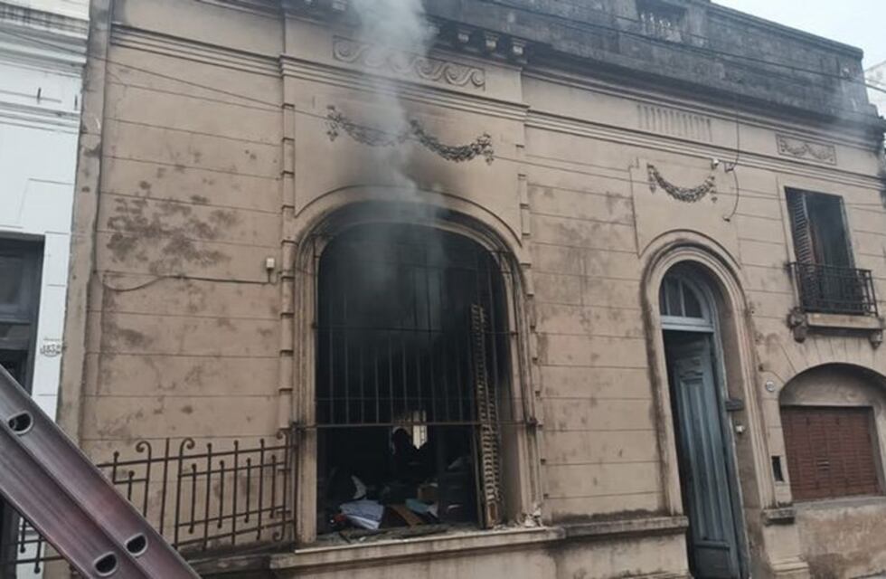 Internaron a una persona con quemaduras en Córdoba, por el incendio en una pensión