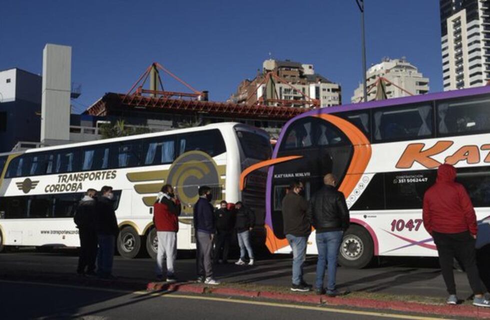Córdoba: nueva protesta de transportistas de turismo