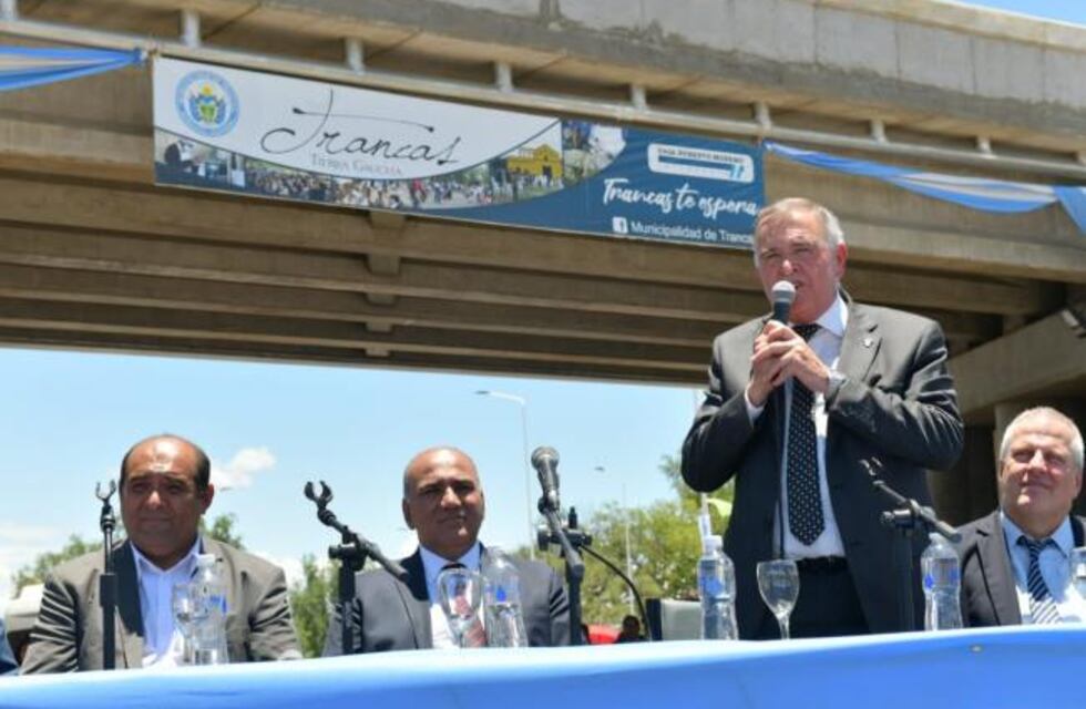 Jaldo inauguró el puente elevado de acceso a Trancas