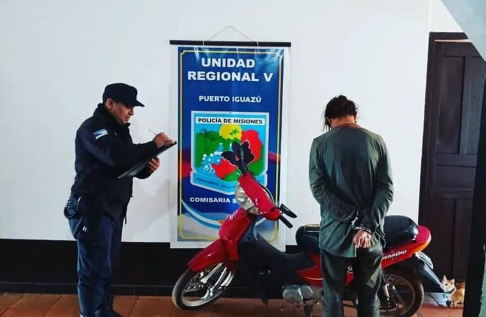 Policías recuperaron una motocicleta robada en Puerto Iguazú