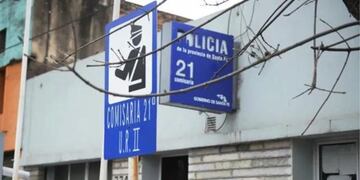 Un detenido escapó de una seccional de Rosario y dos policías fueron señalados como sospechosos.
