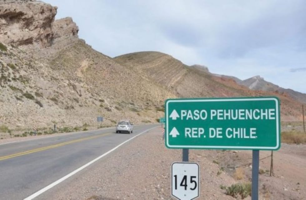 Un hombre quedó detenido en un cruce de Mendoza a Chile por llevar cocaína y éxtasis