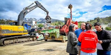Ushuaia: compactan vehículos depositados en el playón de incautación