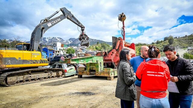 Ushuaia: compactan vehículos depositados en el playón de incautación