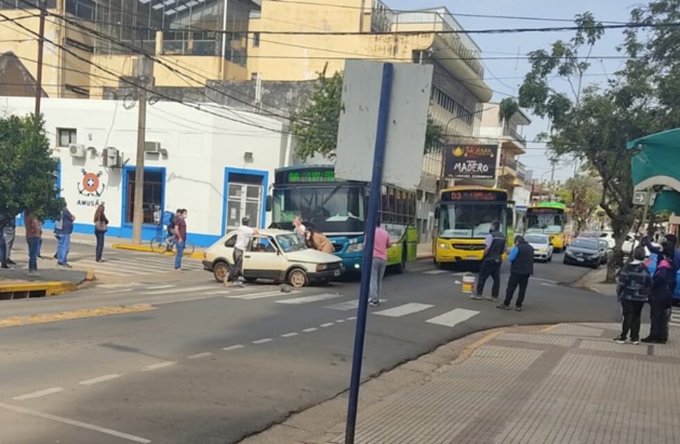 Accidente vial dejó como saldo a un automovilista herido de levedad