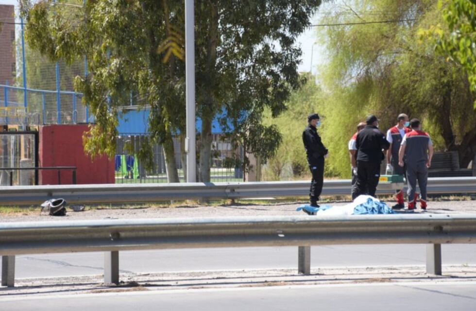 Accidente mortal en Avenida de Circunvalación: motociclista murió tras chocar con un auto