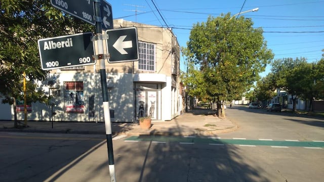 La calle Alberdi ya cuenta con su bicisenda. (Foto: El Periódico)