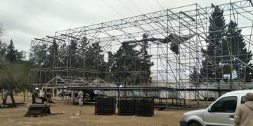 Escenario Costanera Río Xanaes Día de la Primavera