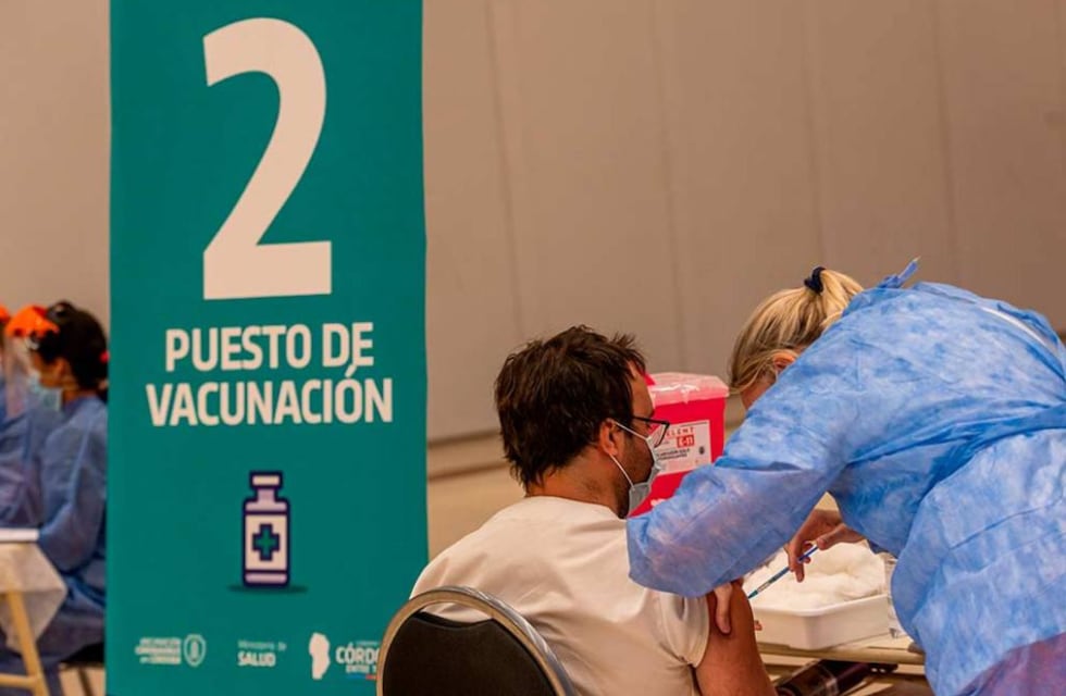 Vacunaron contra el COVID-19 a otras 2.882 personas en Córdoba