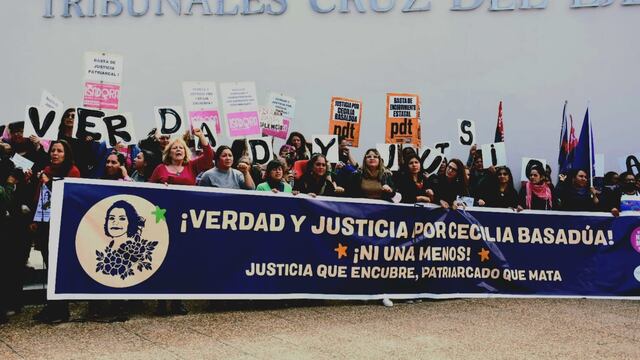 En el primer día del juicio, familiares y organizaciones reclamaron frente a los tribunales de Cruz del Eje. (Gentileza Juan Mazzeo)