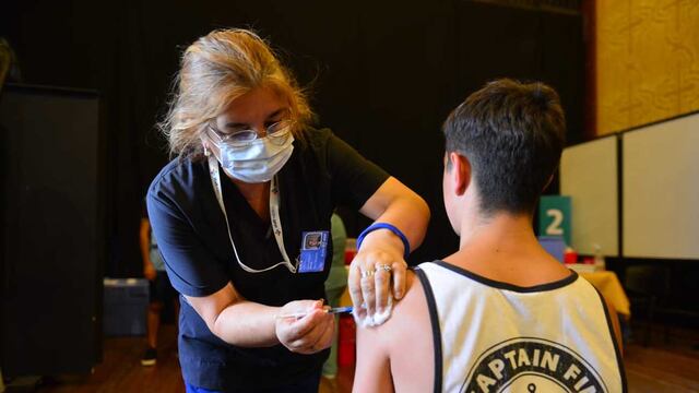 Vacunación de chicos covid 19 coronavirus en el Buen Pastor. (Day Olmos/La Voz)
